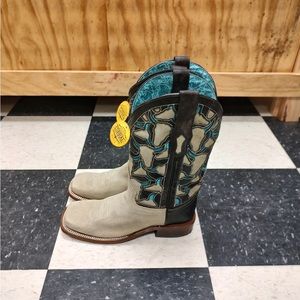 Style # : A4206 Original Prize : $259
Sale Price : $152